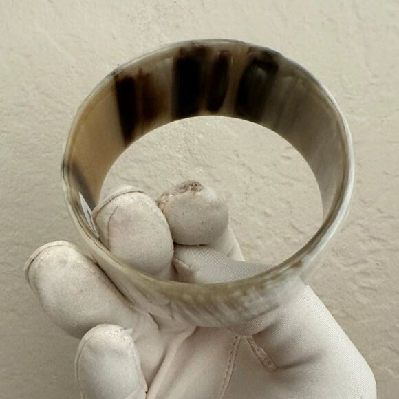 White Smooth Buffalo Horn Bangle Bracelet - Picture 3 of 3